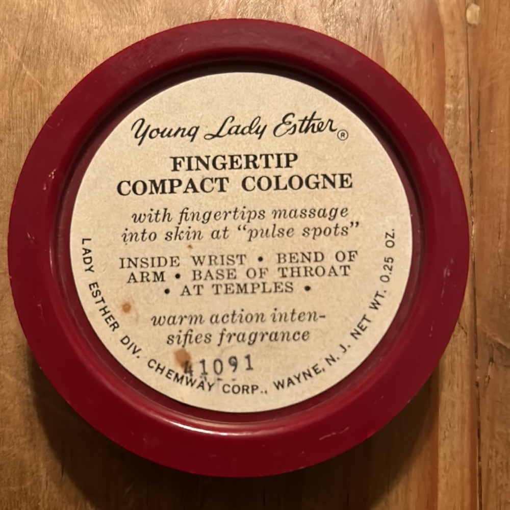 Young Lady Esther Fingertip Compact Cologne - Picture 2 of 3